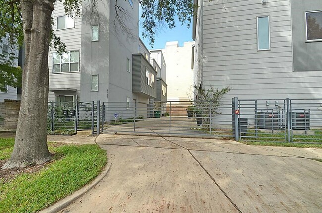 Photo - 1522 Blodgett St