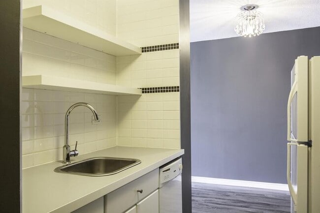 Photo - 9930-113 113 St