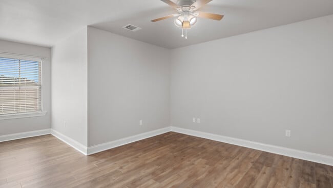 Photo - 70469 Chambly Ct