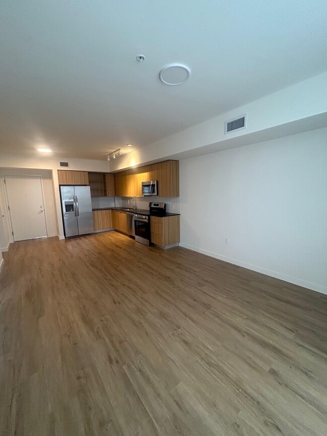 Building Photo - 981 E 28th St Unit A2 Rental