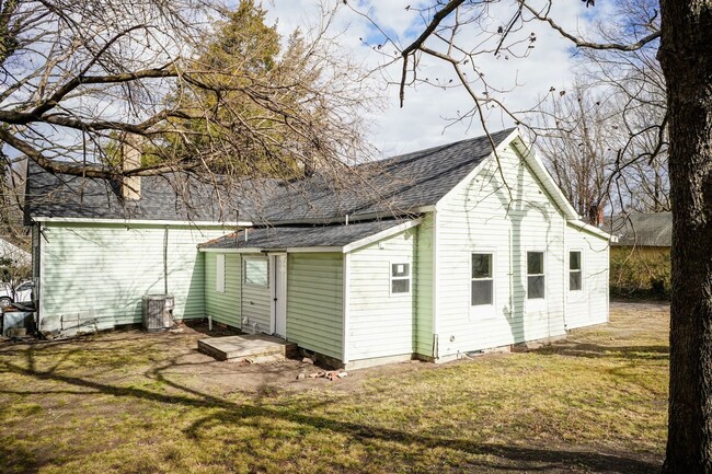 Photo - Spacious Three Bedroom Remodeled Home!