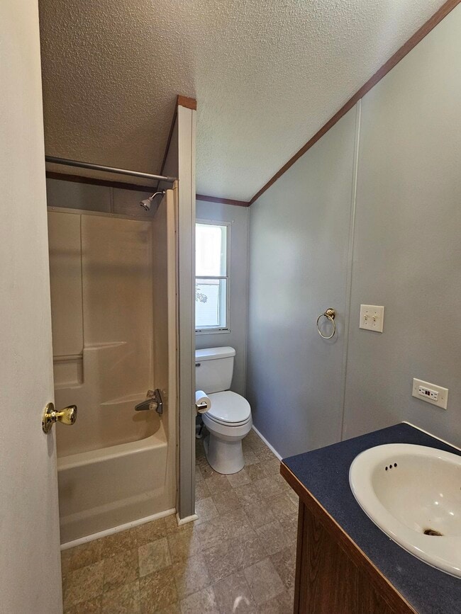 60 Noble Ln