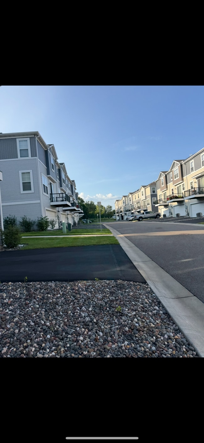 Photo - 2862 Lexington Pl N