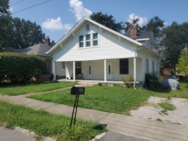 Photo - Remodeled 2BR, 1BA duplex in Springfield Unit Boren St B