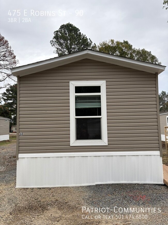 Photo - 475 E Robins St