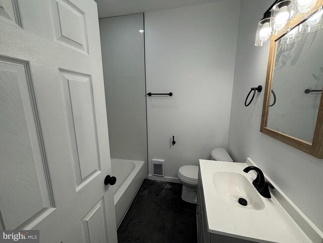 Building Photo - 3038 N 8th St Unit 2