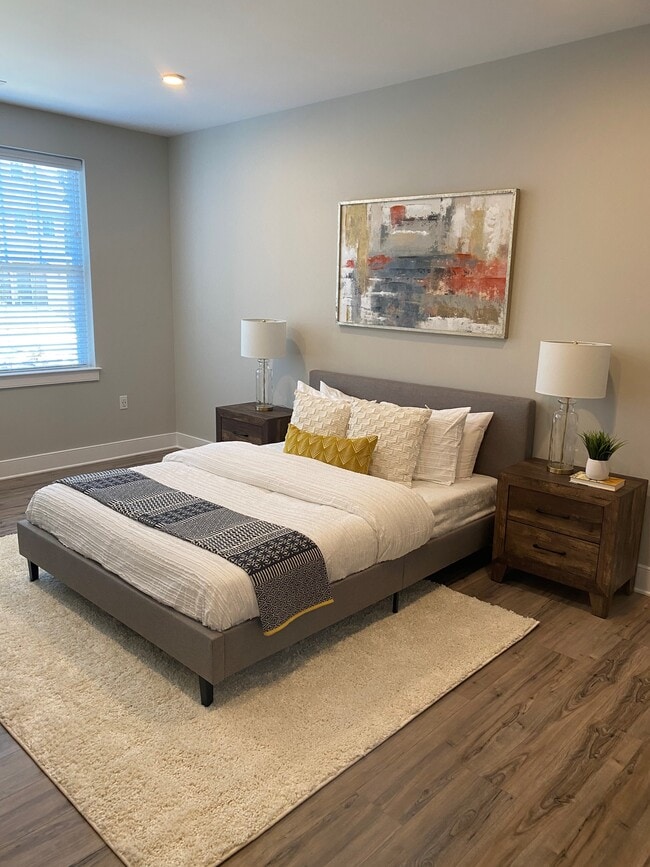 Bright and Airy 2 Bedroom Corner Unit
