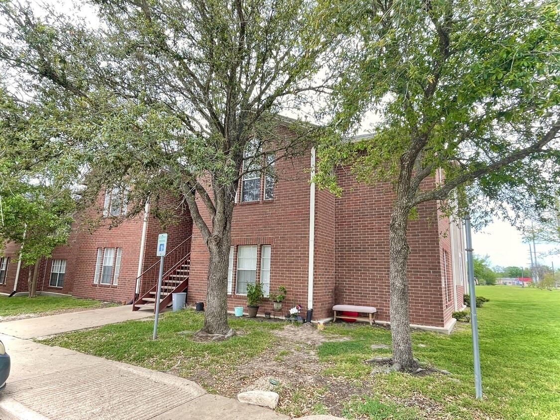 Photo - 907 Balcones Dr (College Station, TX)