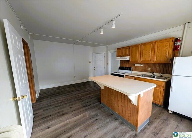 Photo - 168 W Main St Unit 3F