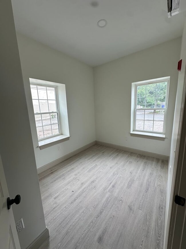 531 Smith St Unit 103