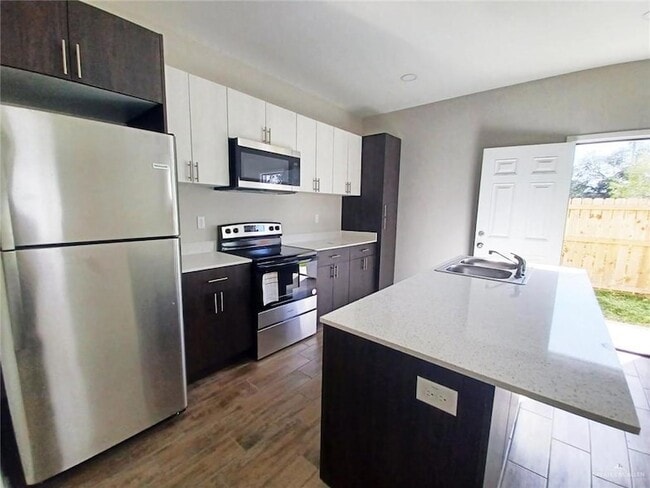 Photo - 906 E Starr Rd