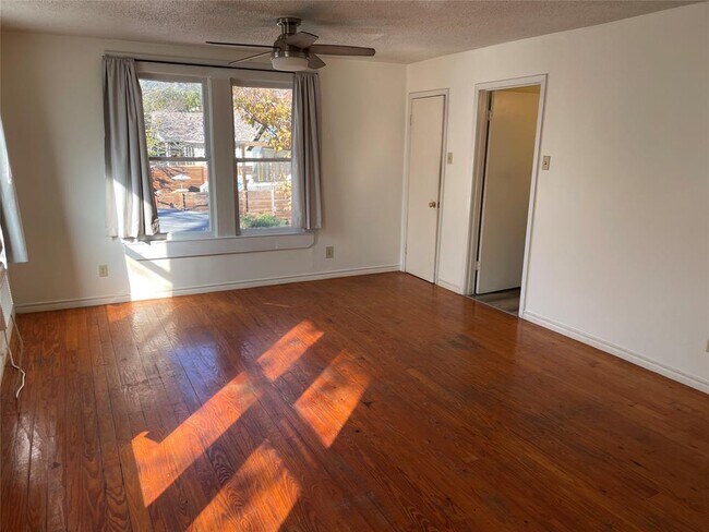 Photo - 1809 W 38th St