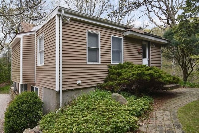 Building Photo - 390 Pendar Rd