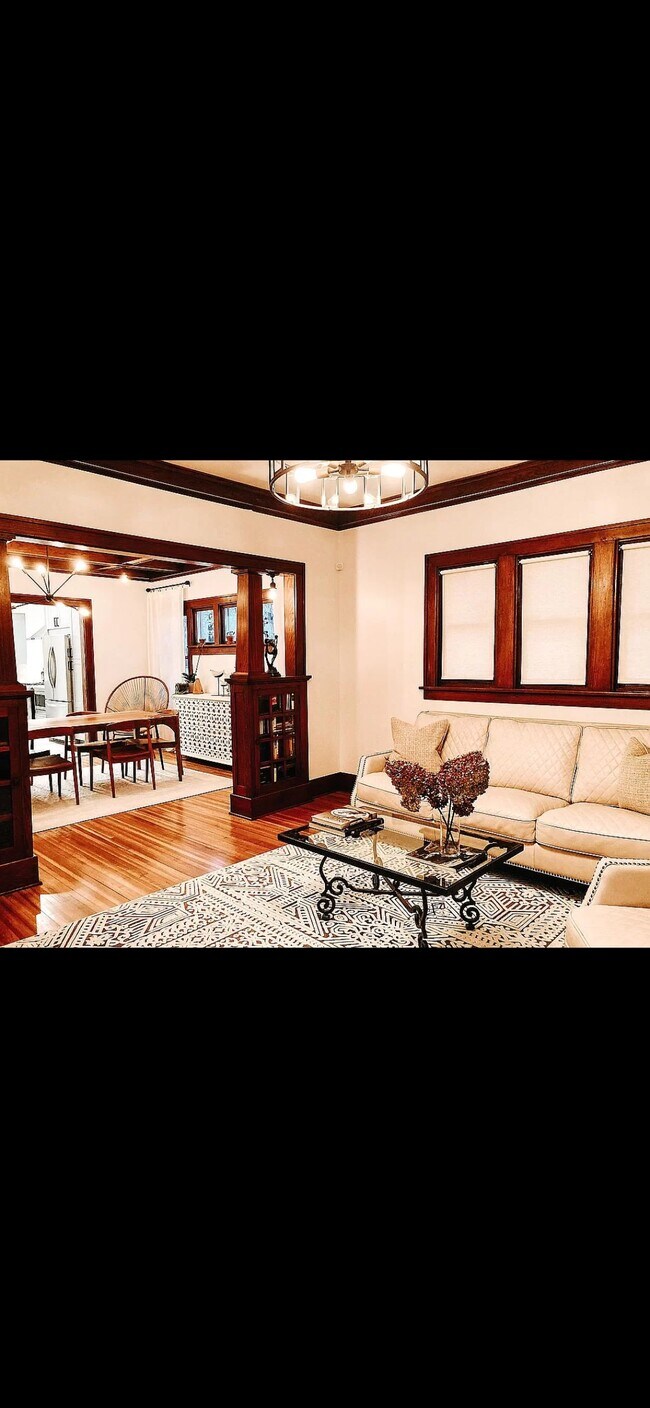 living room - 2306 Jackson St