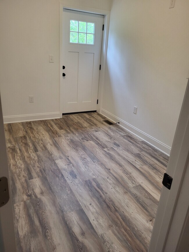 1801 Exeter Ave Unit 1801 1/2 exeter Rental House Rental in Middlesboro, KY