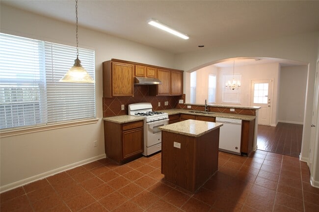 Photo - 814 Forest Thicket Ln