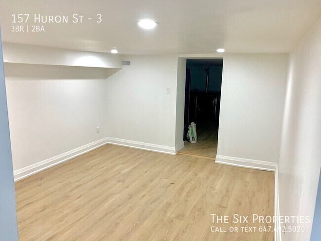 Building Photo - 3 Bed 1.5 Bath Renovated Lower Level Apartment Near UoFT Unit 3