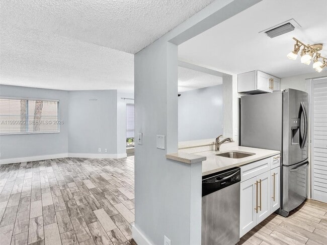 Photo - 9777 Westview Dr Unidad 1114