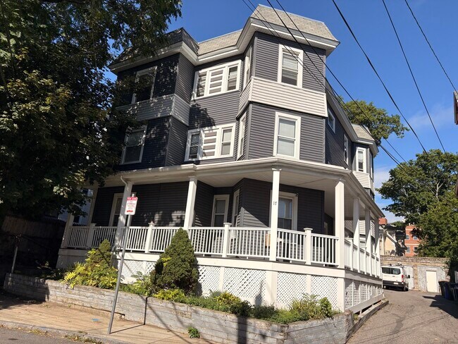 Building Photo - 17 Corwin St Unit 2
