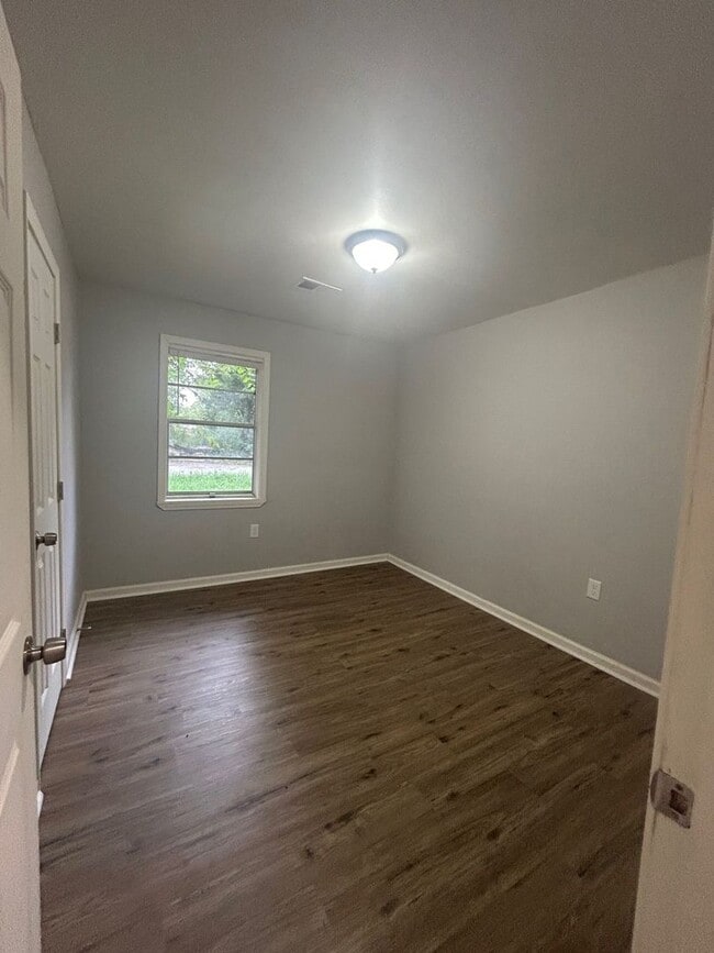 Photo - 371 Modder Ave