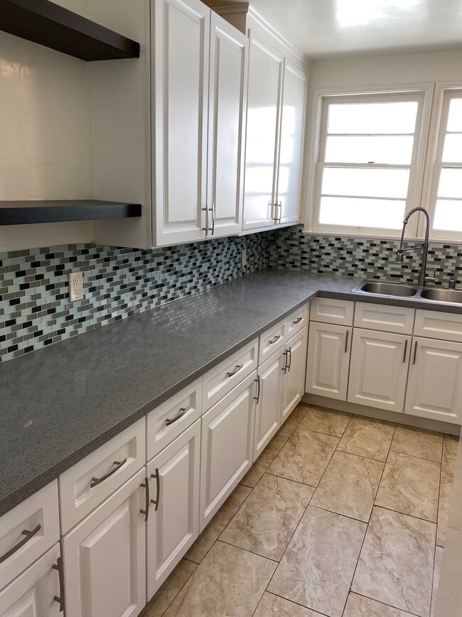 Photo - 626-628 Midvale Ave