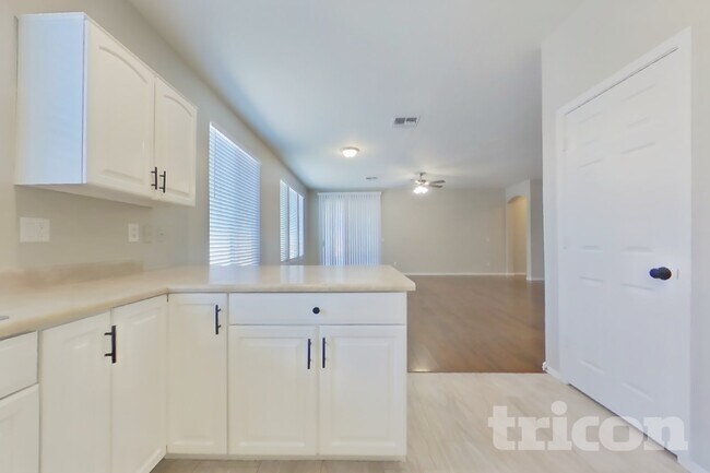 Photo - 6608 S 45th Ln