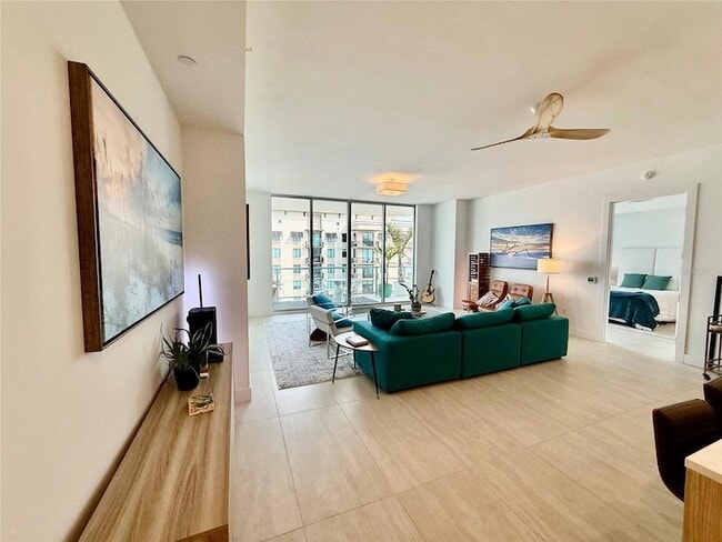 Photo - 301 Quay Cmn Unit 1004