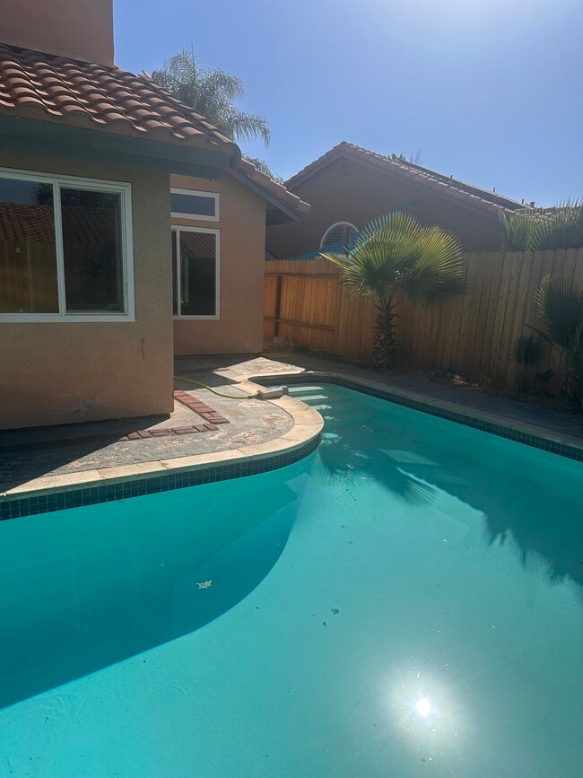 Photo - 581 Gladiola St
