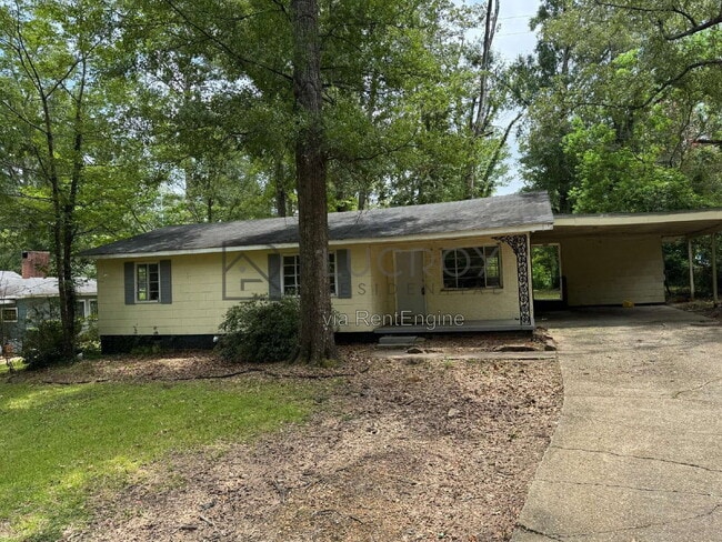 Photo - 323 Colonial Dr