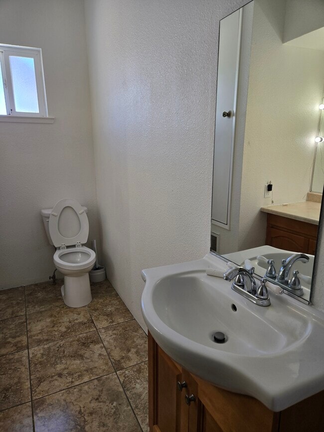 Building Photo - 1603 Walnut Ave Unit 1603 Walnut Ave Rental