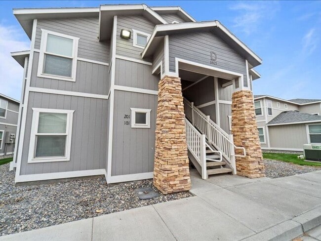 Building Photo - 6405 Chapel Hill Blvd Unit D201