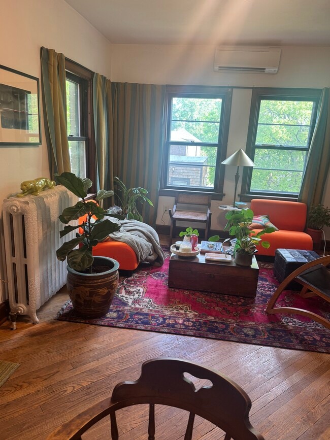 Photo - 811 E College St