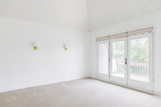 Photo - 290 Adams St