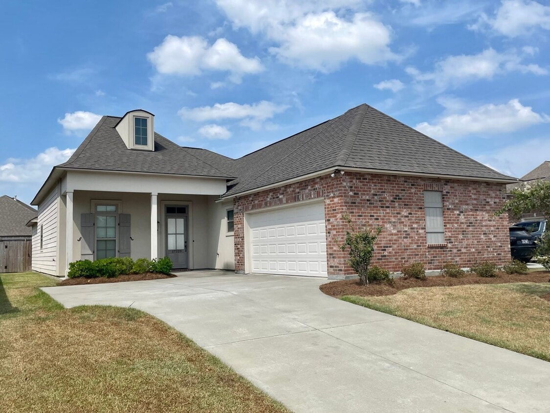 3 bedroom, 2 bath home plus an office! - 3 bedroom, 2 bath home plus an office!