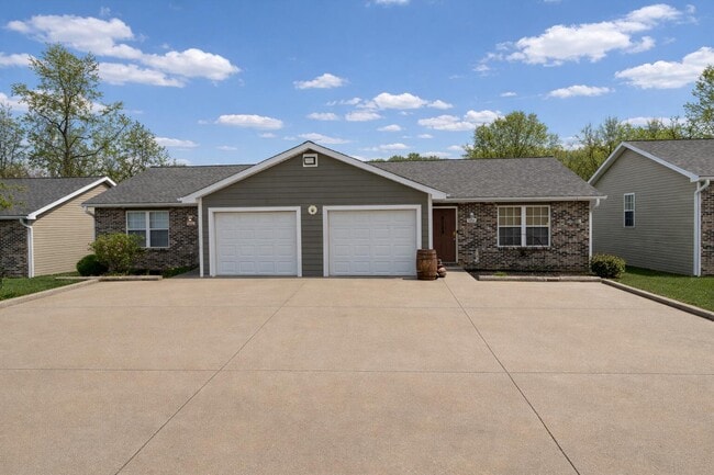 Building Photo - 3402 E St Charles Rd