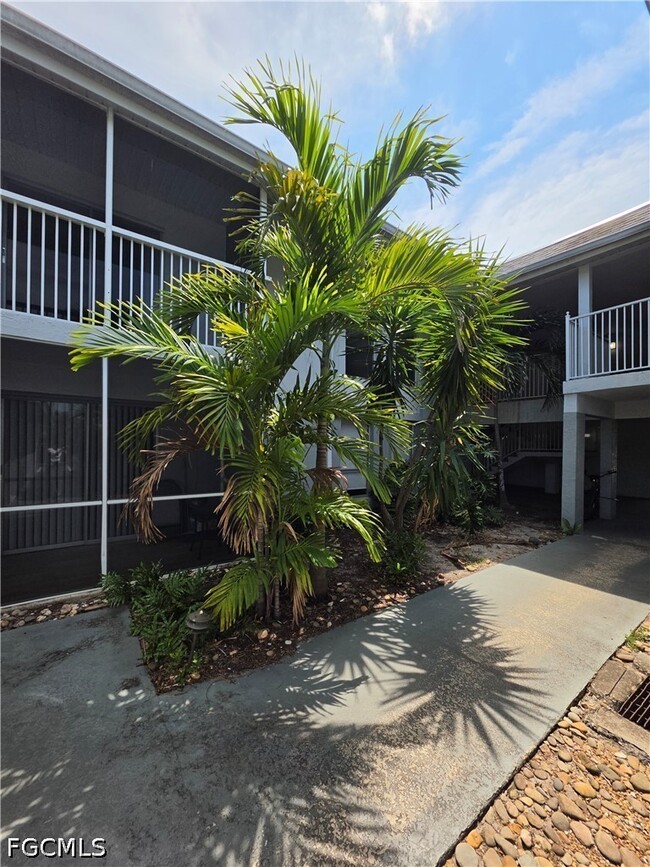 Photo - 1849 Maravilla Ave Unit A14