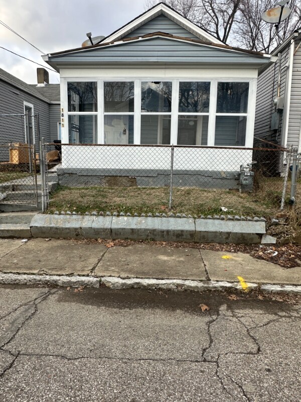 Photo - 1811 Owen St House