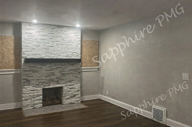 Photo - 5400 Olive St