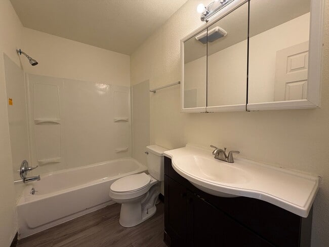 Photo - 138 N Klevin St Unidad 2