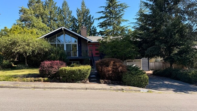 Building Photo - Spacious 4BR Bellevue Home with A/C, Office & Private Yard Near Microsoft