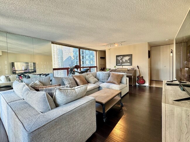 Photo - 200 N Dearborn St Unit 3207