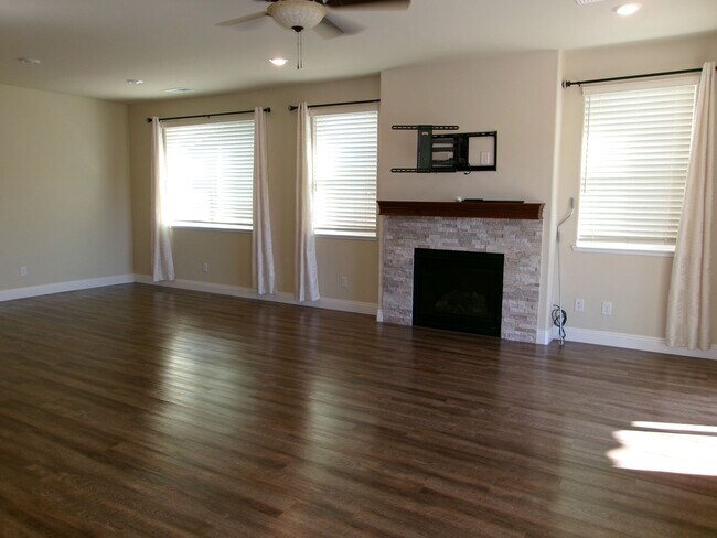 Photo - Beautiful 3bd, Office, 2 bath home in Spanish Springs