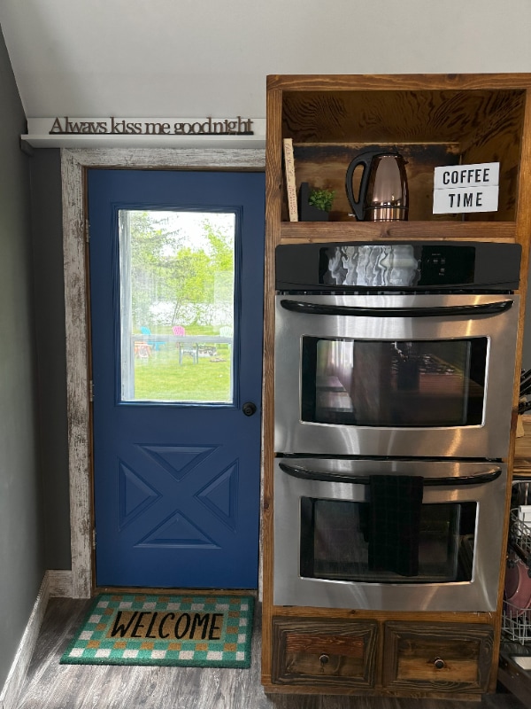 Photo - 310 River Ave E