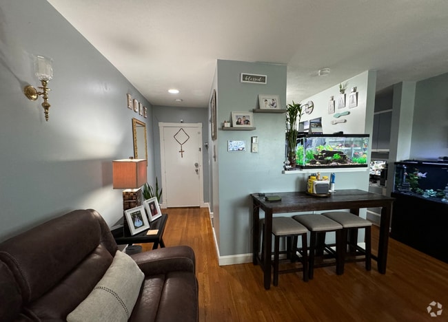Building Photo - 121 London St Unit 120-2 Rental