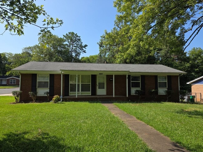 Building Photo - 4800 Crestmont Dr Rental