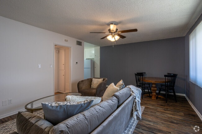 1BR, 1BA - 550SF Living Room