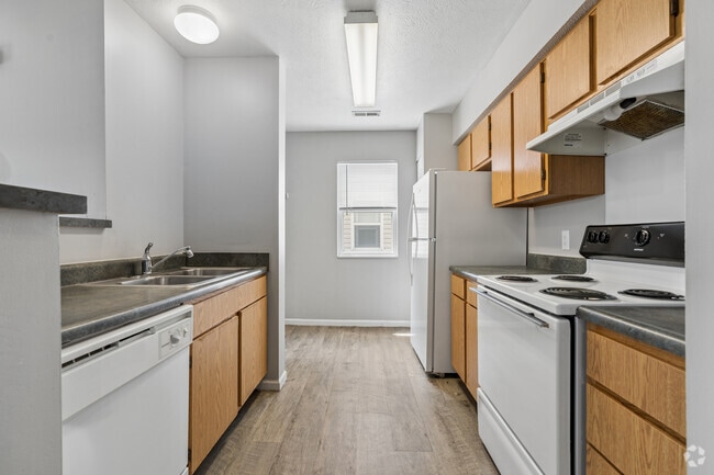 2BR, 2BA - 997SF - Kitchen