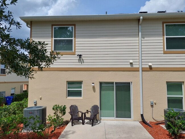 Photo - Beautiful 3 Bedroom 2 1/2 Bathroom House i...