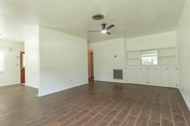 Photo - 106 N Kentucky Ave