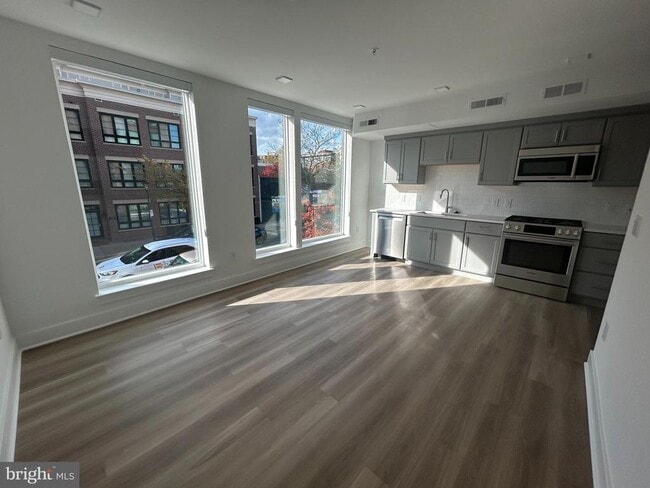 Photo - 701 N Henry St Unit 306